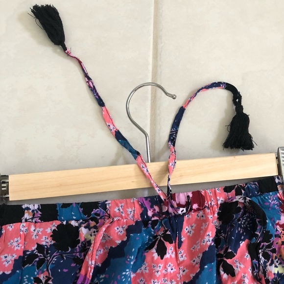 Victoria’s Secret Frill Sleep short - Picture 5 of 6